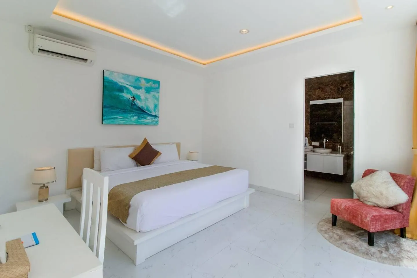 Superb 3 Bed Villa, Walk To Beach, Fast Wi-Fi, Seminyak
