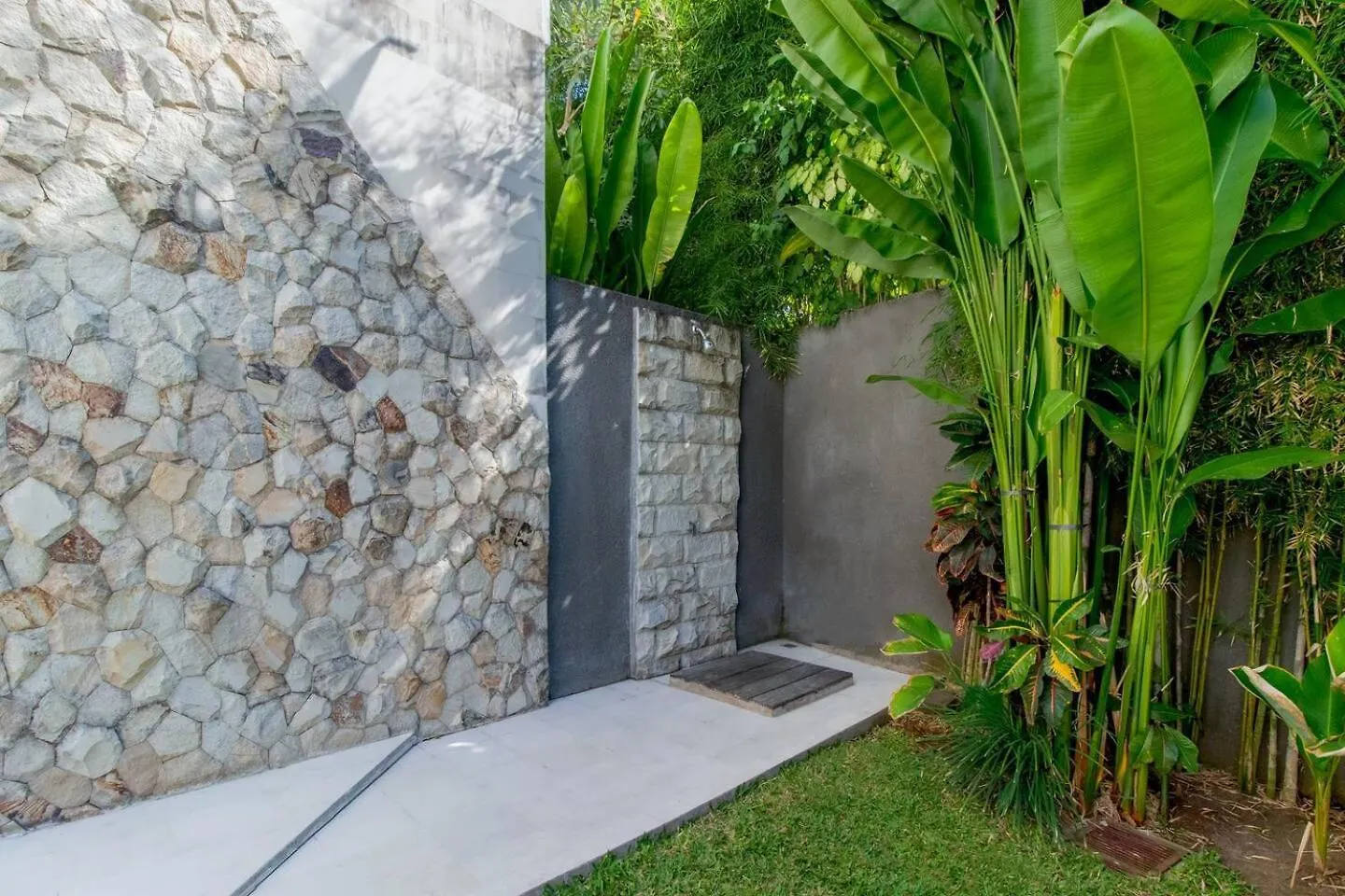Villa Superb 3 Bed Villa, Walk To Beach, Fast Wi-Fi, Seminyak  Indonesia