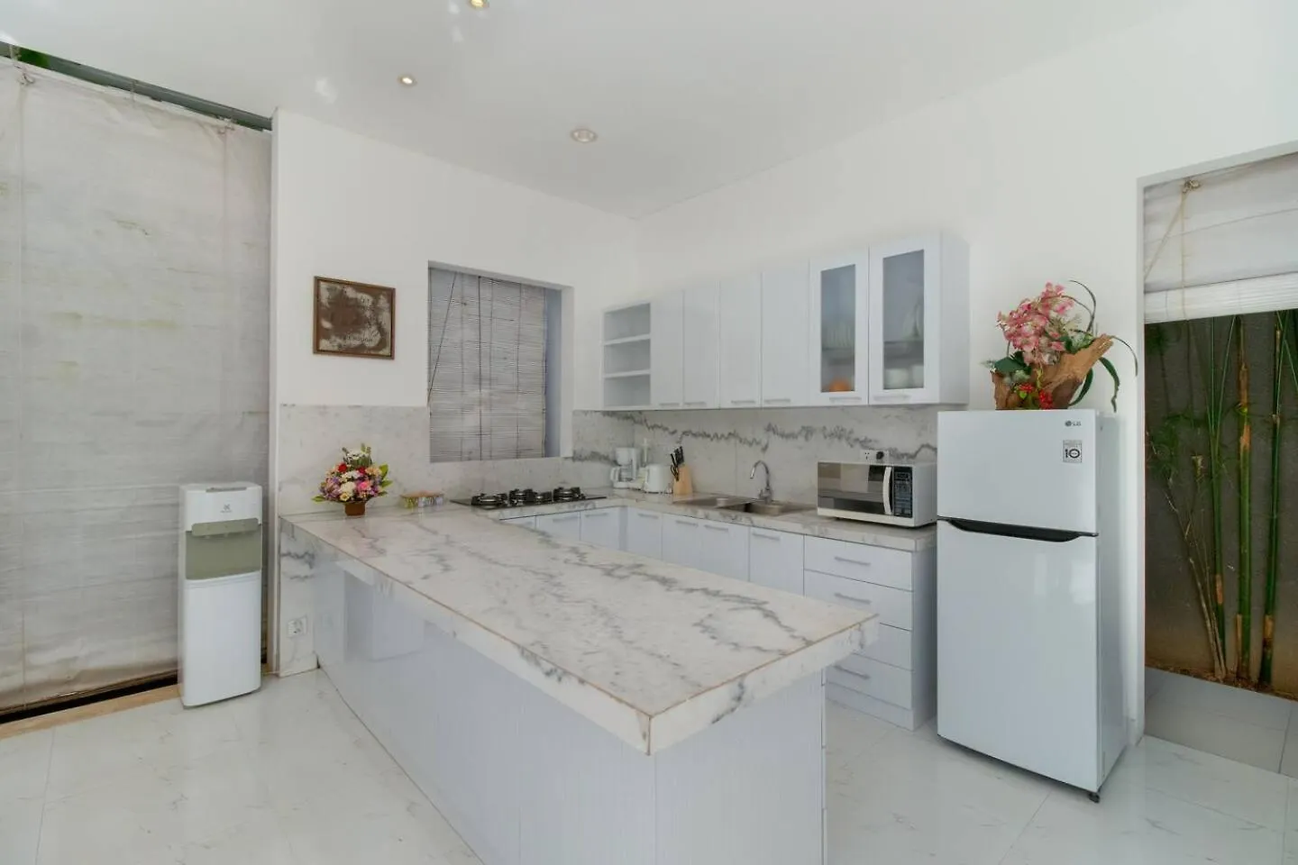 Superb 3 Bed Villa, Walk To Beach, Fast Wi-Fi, Seminyak  0*, Seminyak (Bali) Indonesia