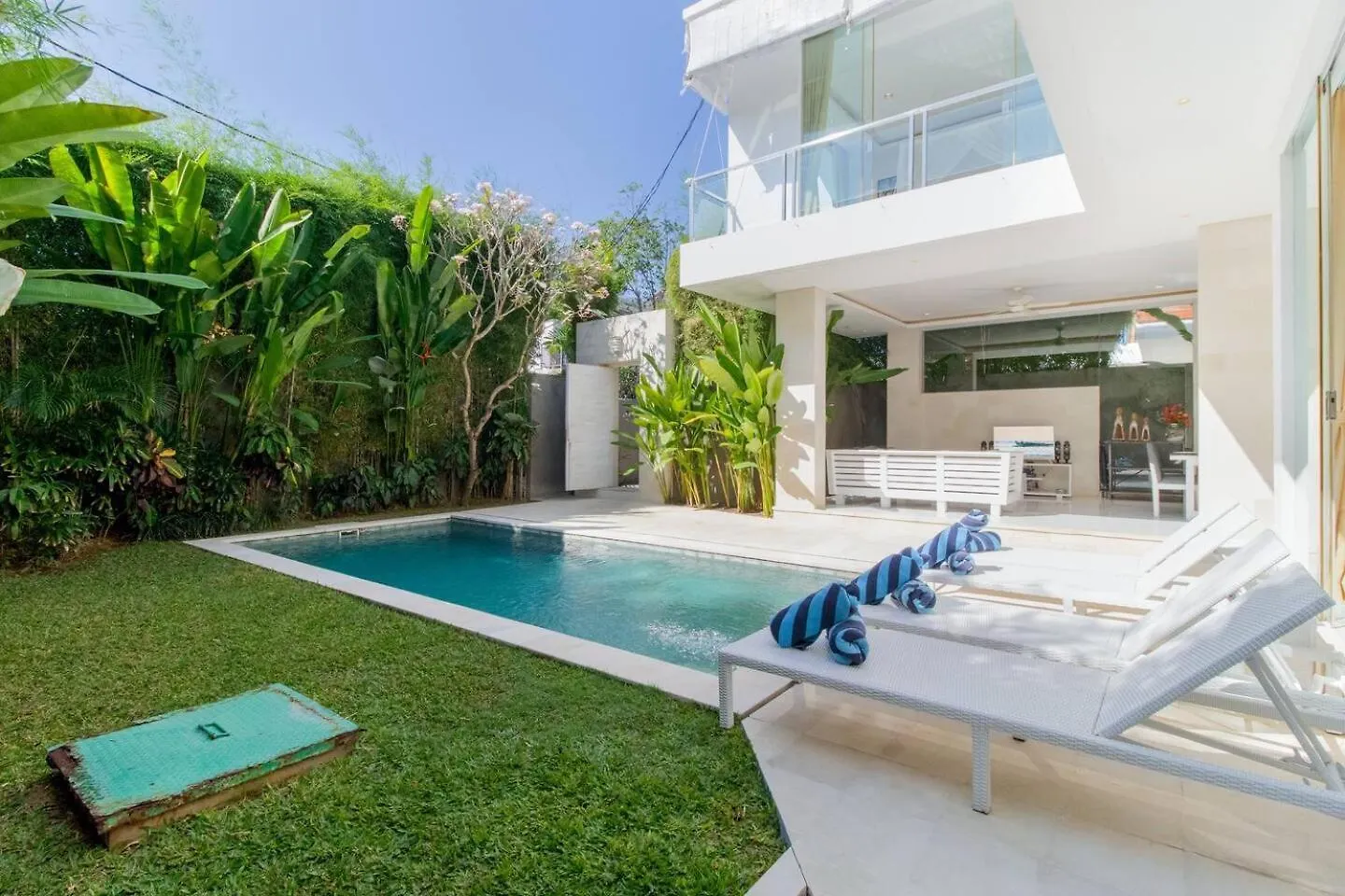 Superb 3 Bed Villa, Walk To Beach, Fast Wi-Fi, Seminyak  Indonesia