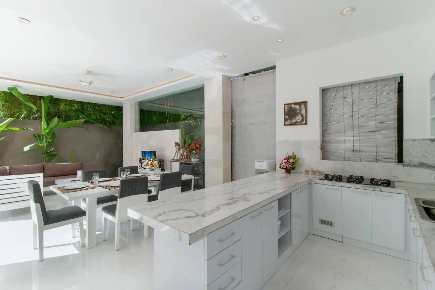Superb 3 Bed Villa, Walk To Beach, Fast Wi-Fi, Seminyak  Villa Seminyak (Bali)
