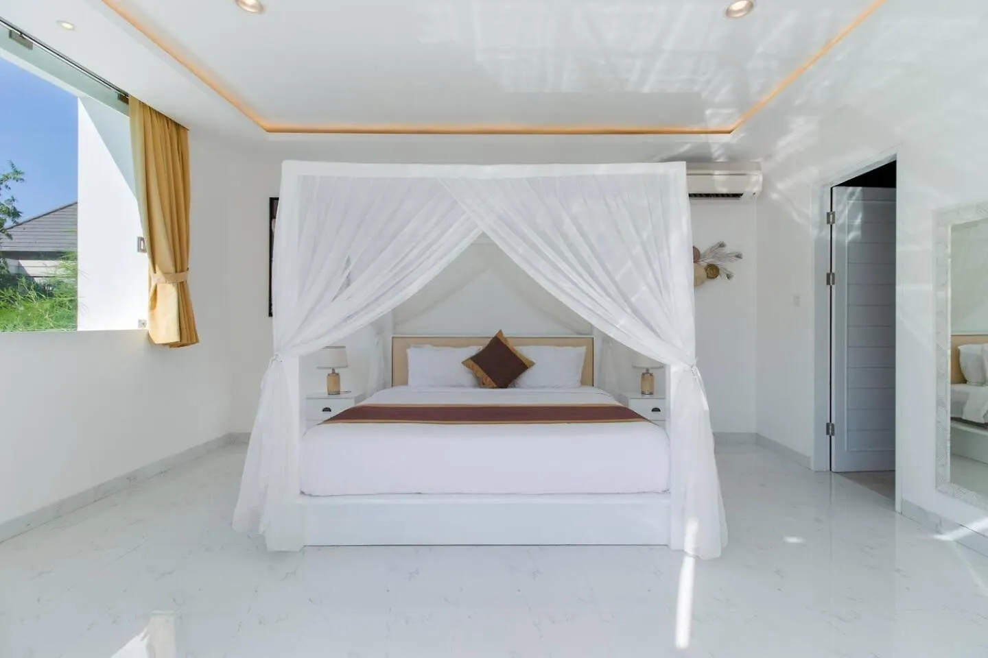 Superb 3 Bed Villa, Walk To Beach, Fast Wi-Fi, Seminyak 0*,